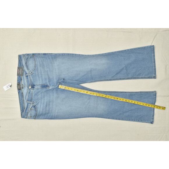 Torrid Luxe Slim Bootcut Jeans Plus Size 20T Mid Wash Mid-Rise Super Stretch NEW - Picture 2 of 8